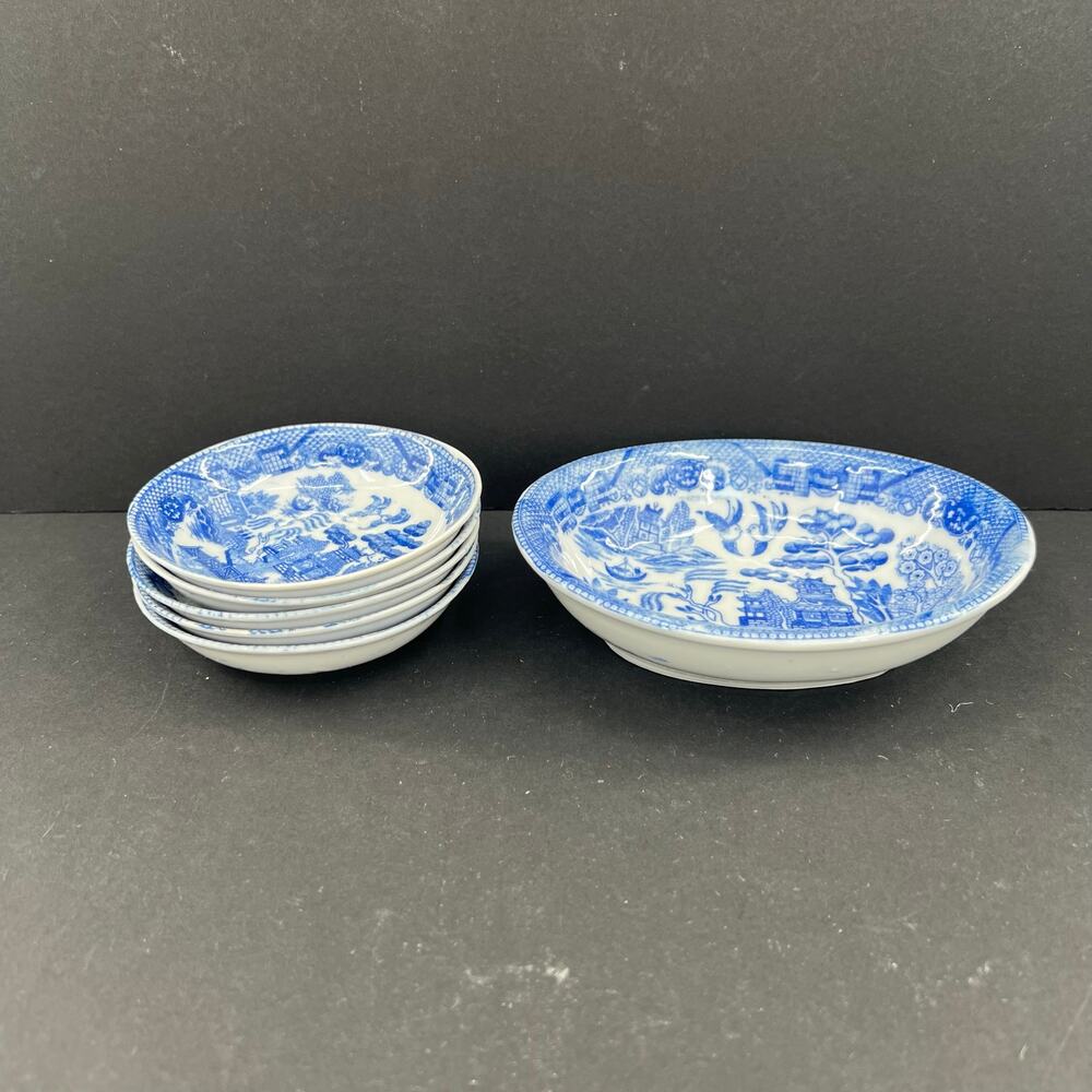 Vintage Japan Child’s blue willow porcelain play set plates - Picture 1 of 6